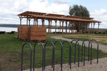 Работы по благоустройству зоны отдыха на берегу Галичского озера завершены
