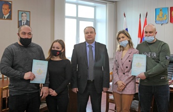 Благодаря действующей в Костромской области программе «Обеспечение жильем молодых семей» еще две галичские семьи получили сертификаты на улучшение жилищных условий