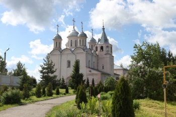 Воссиял, как яркое солнце, Паисий, радостно озаряя своими чудесами вселенную...