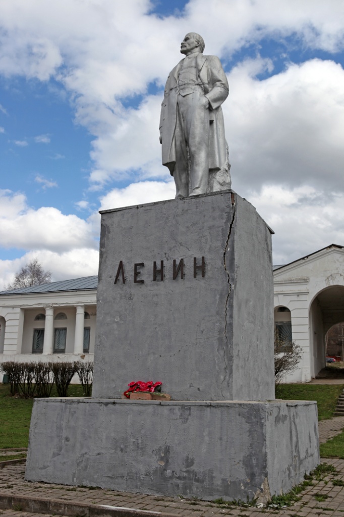 Памятник Ленину останется на прежнем месте