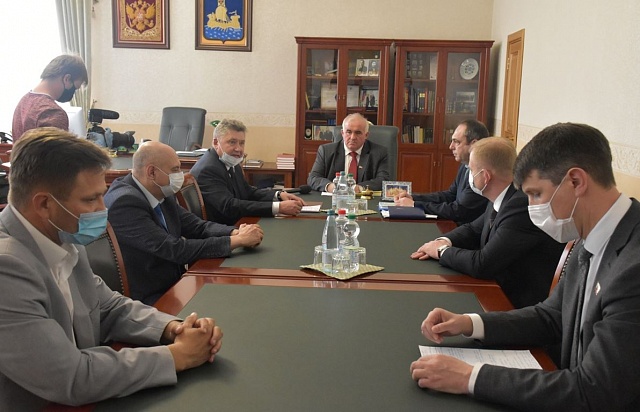 Губернатор Сергей Ситников сегодня провел рабочую встречу с руководителями партийных фракций Костромской областной Думы