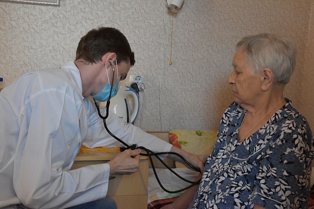 Сергей Ситников поставил задачу повысить качество медицинской помощи пожилым людям