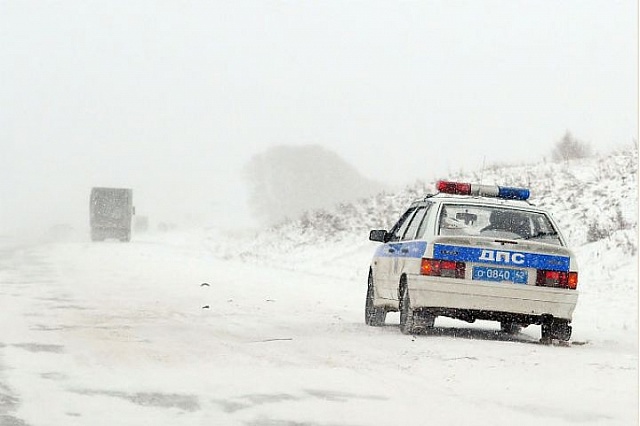 Полицейские взяли граждан под защиту от… мороза