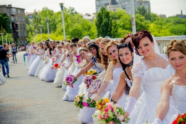 Центральное событие - Парад невест
