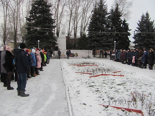 3 декабря в сквере у памятника Воину-победителю в Галиче состоялся митинг в честь Дня Неизвестного солдата