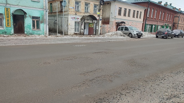 Зима поломала дороги