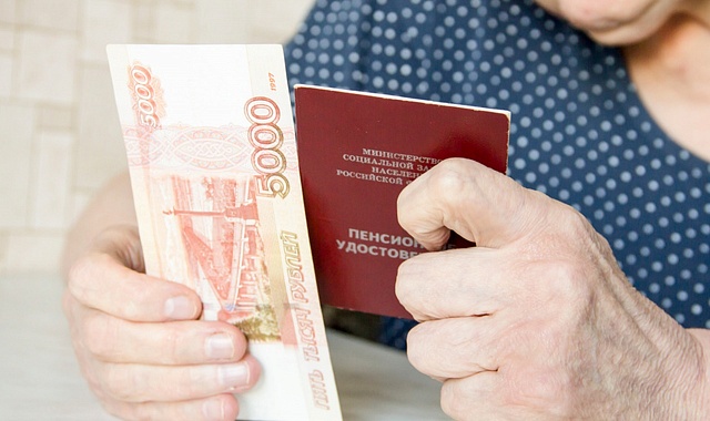 Решения Президента и «Единой России» для людей: 10 000 рублей всем пенсионерам России