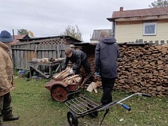 Пожилым - трудно, волонтерам - легко