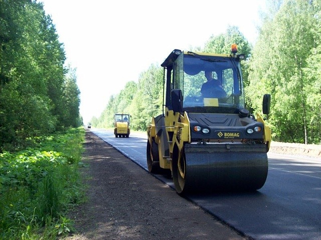 Более 7 тысяч тонн выравнивающего слоя уложили дорожники на региональных трассах Костромской области