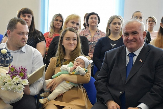 Сергей Ситников ввёл новую меру поддержки семей при рождении детей