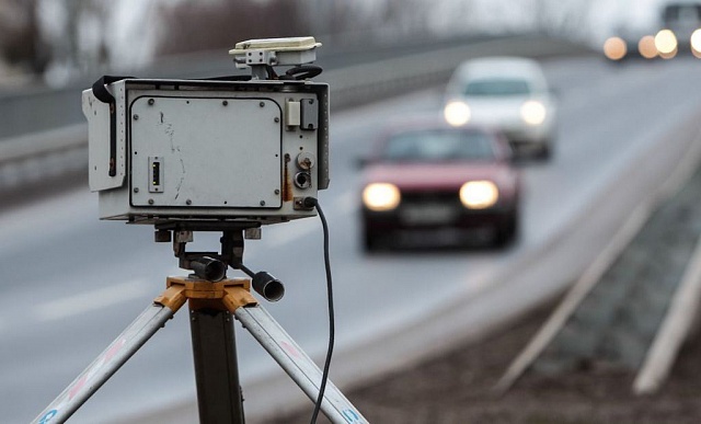 Губернатор Сергей Ситников потребовал установить на дорогах региона знаки, предупреждающие о видеофиксации