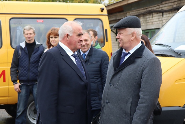 Ореховские школьники будут ездить на уроки на новом автобусе