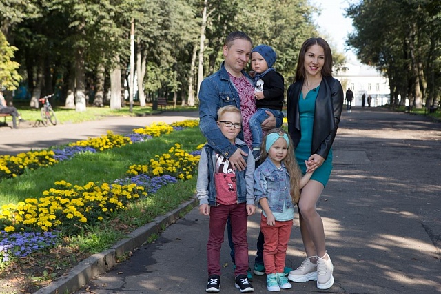 Тысячи костромских семей с детьми начали получать июльскую выплату 10 тысяч рублей