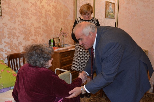 Сергей Ситников проверил, как организован уход на дому за пожилыми людьми