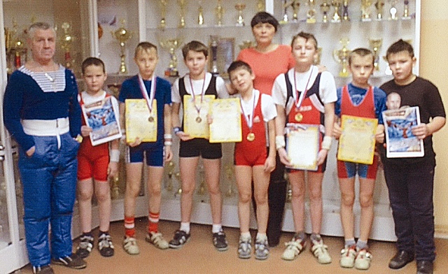 Тяжелоатлеты привезли пять медалей
