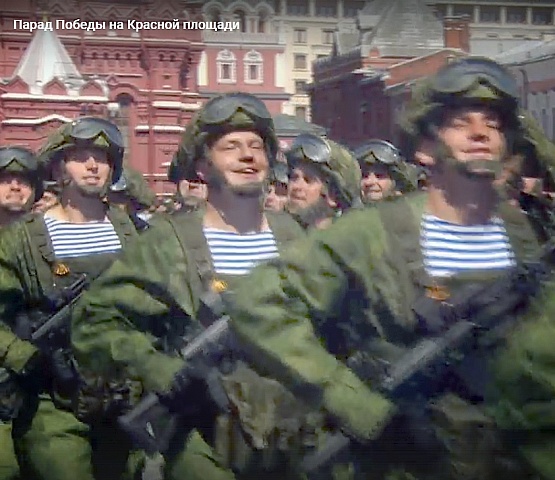 Костромские десантники прошагали по Красной площади с ослепительными улыбками