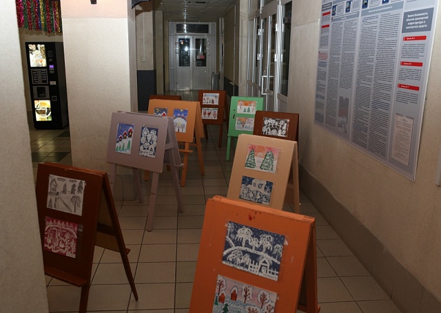 Выставка детских рисунков на вокзале