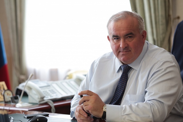 По предварительным данным, убедительную победу на выборах главы региона одерживает Сергей Ситников