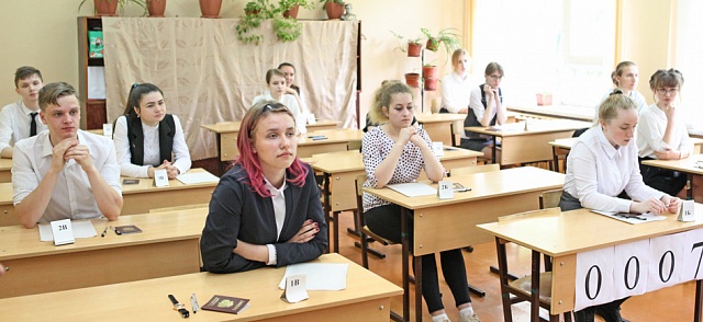Галичские одиннадцатиклассники сдают самый массовый ЕГЭ - по русскому языку