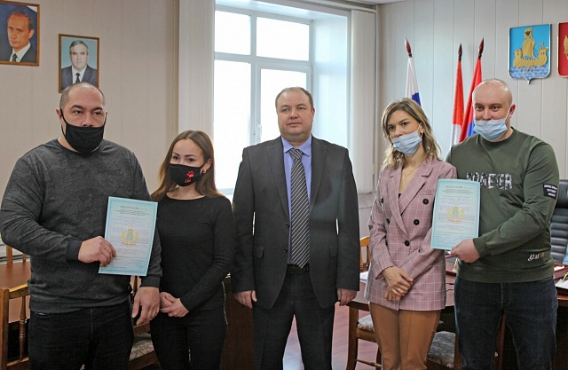 Благодаря программе Костромской области «Обеспечение жильем молодых семей» еще две галичские семьи получили сертификаты на улучшение жилищных условий