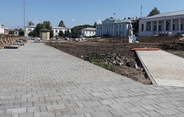 Хроники реконструкции центральной городской площади