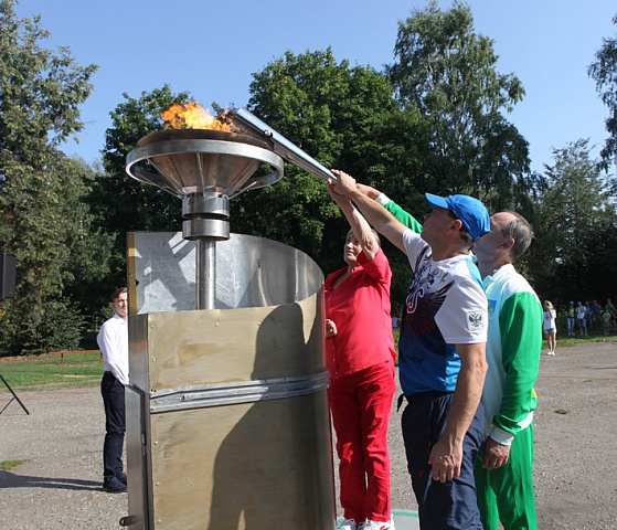 Галич принимает юбилейные XX летние спортивные игры на призы губернатора Костромской области. Огонь игр зажгли 18 августа три олимпийских чемпиона.